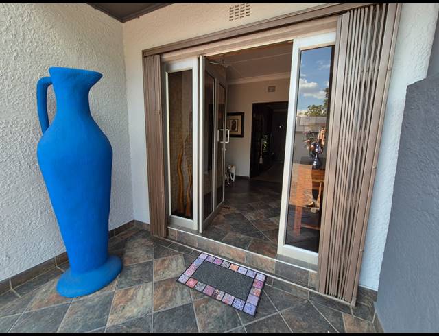 3 BEDROOM HOUSE FOR SALE IN VANDERBIJLPARK SW 5